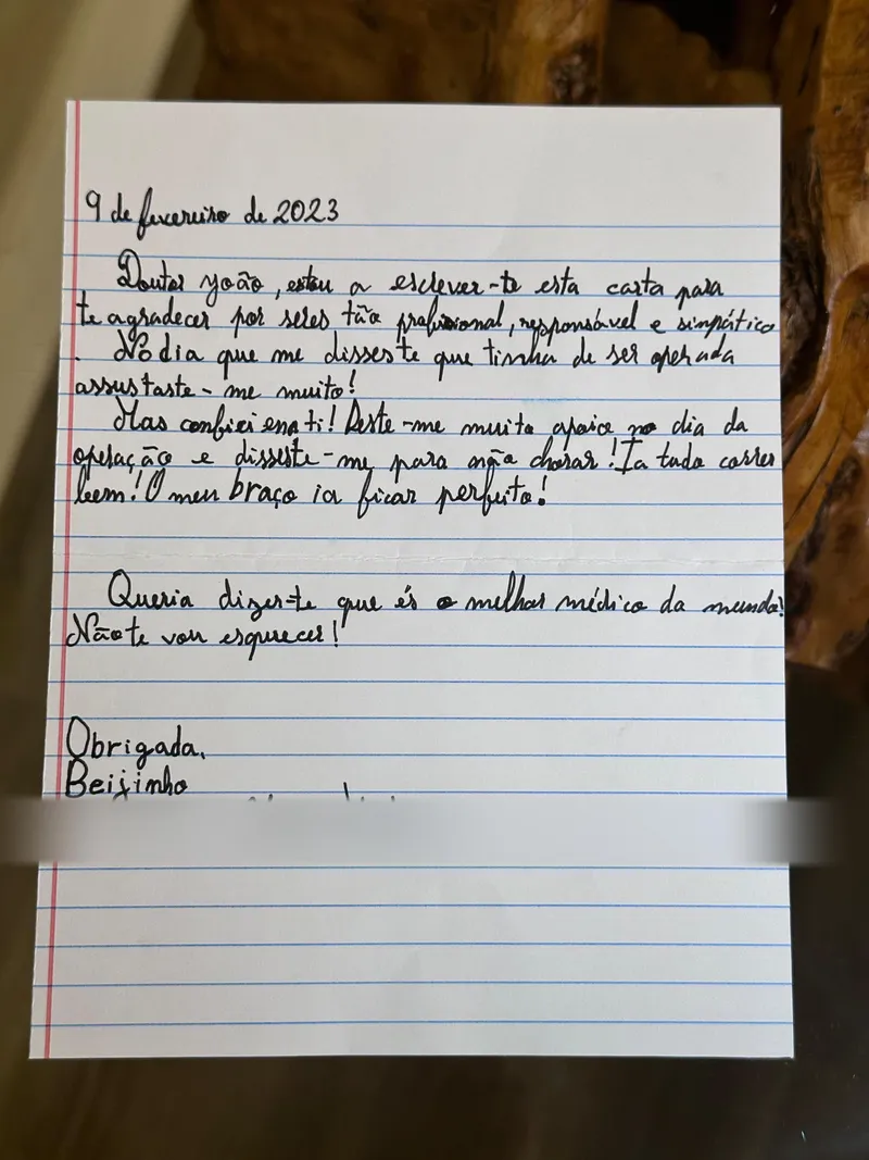 Carta manuscrita de uma criança ao Dr. João: Queria dizer-te que és o melhor médico do mundo! Não te vou esquecer! Datada de 9 de fevereiro de 2023.
